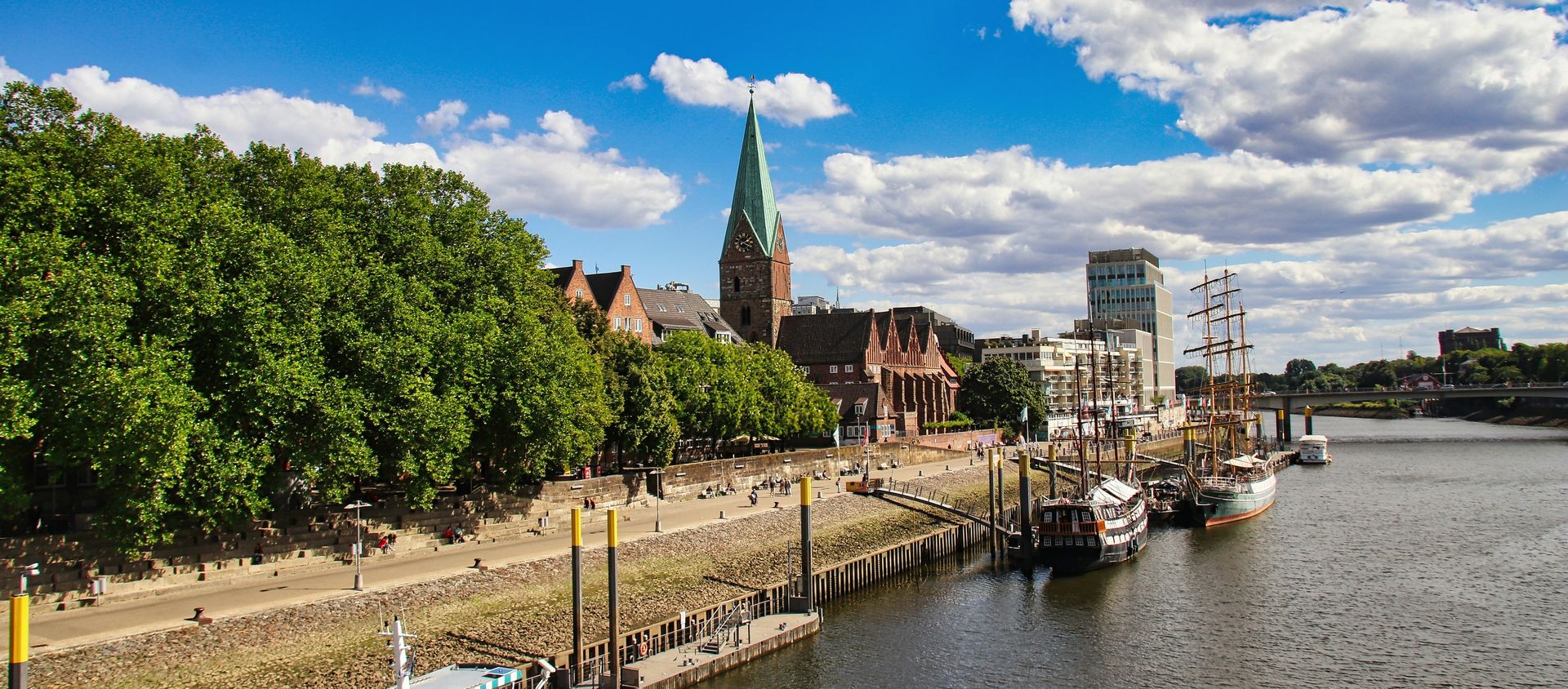 Bremen – die Schlachte an der Weser mit St. Martini